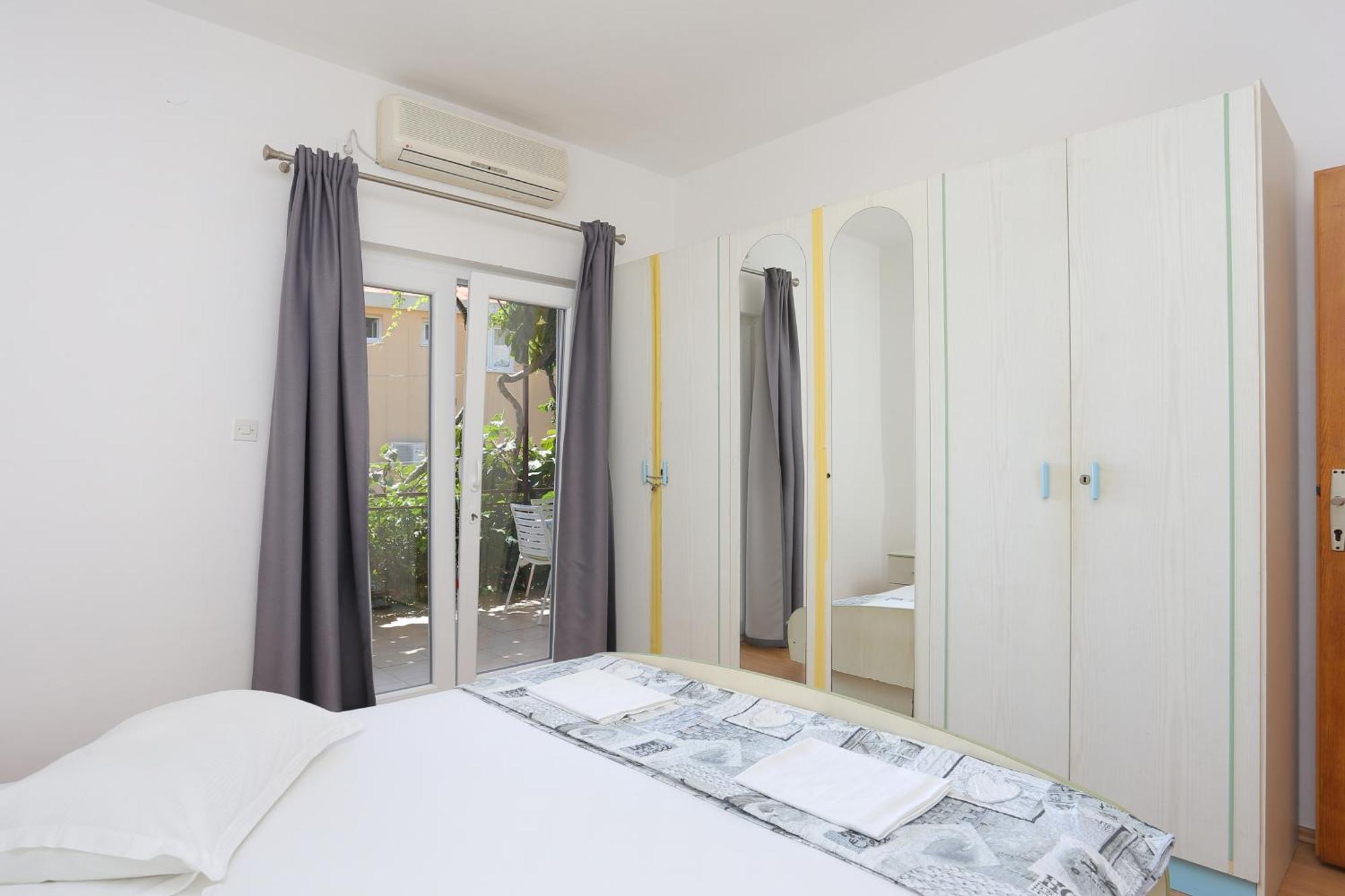Apartments By The Sea Zivogosce - Blato, Makarska - 1057 Rum bild